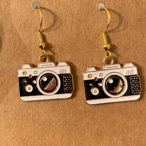 Retro Camera Dangle Earrings - Picture 1 of 4